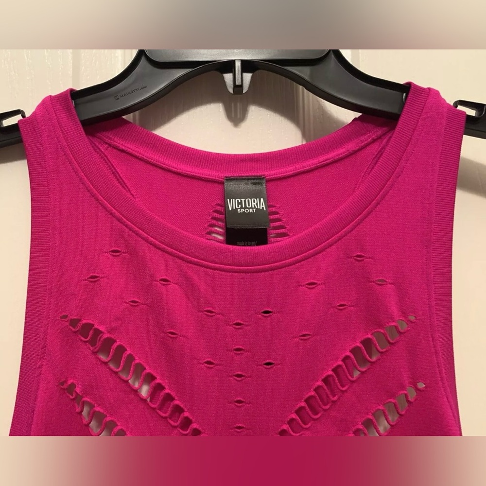NEW- Victoria’s Secret Hot Pink Sport Seamless Perforation Tank Top Women Large - Picture 8 of 12